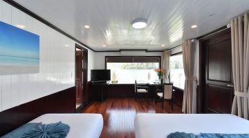Suit Cabin On top